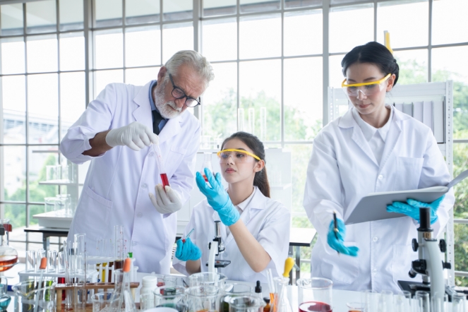 Image of individuals working in a lab.